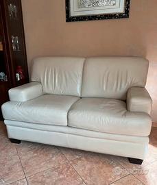 DIVANO IN PELLE.