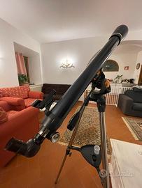 Telescopio Celestron con treppiedi