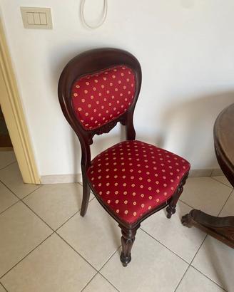 Sedie classiche in legno e stoffa
