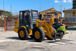 P38 Pala gommata JCB 406 targata