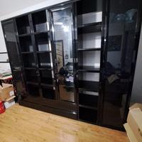 Grande libreria/vetrina nera lucida con ante in ve