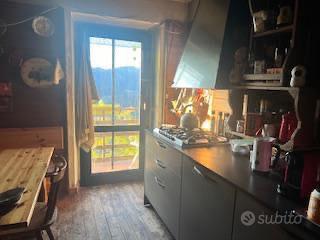 Cucina  4 mt con elettrodomestici moderno e legno