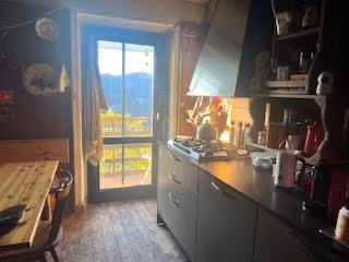 Cucina  4 mt con elettrodomestici moderno e legno