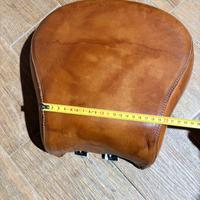 Sella in cuoio passeggero per Harley custom