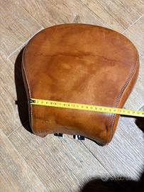 Sella in cuoio passeggero per Harley custom