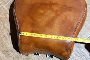Sella in cuoio passeggero per Harley custom
