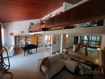 Villa di 495 m² con più di 5 locali e box auto dop