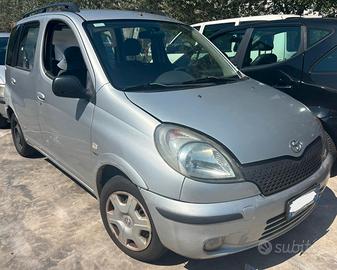 TOYOTA YARIS VERSO per ricambi usati