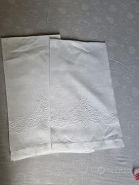 coppia di asciugamani grandi ricamati bianchi 125x