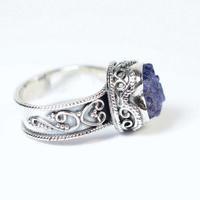 Anello con Tanzanite grezza