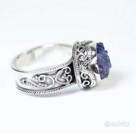 Anello con Tanzanite grezza