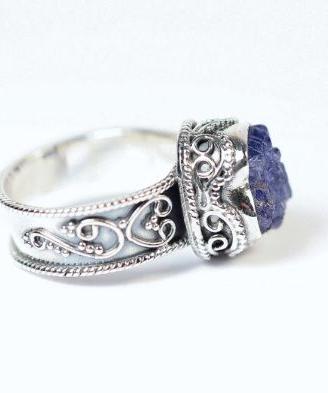 Anello con Tanzanite grezza