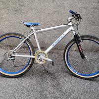 BICICLETTA IN ALLUMINIO 26 POLLICI 