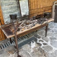 Antichi oggetti in ferro battuto alpini vintage