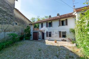 CASA SEMINDIPENDENTE A CONZANO