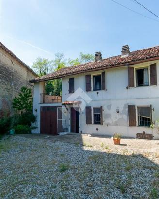 CASA SEMINDIPENDENTE A CONZANO