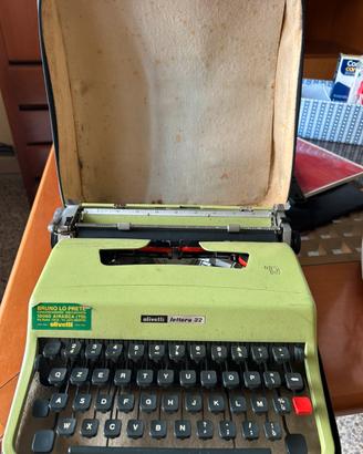 Maccina da scrivere olivetti 32