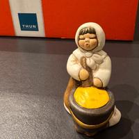Donna con paiolo presepe Thun