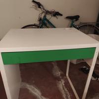 scrivania IKEA cameretta