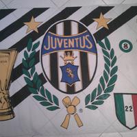 Due bandiere della Juventus F.C.