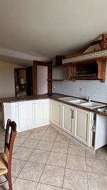 Cucina e tavolo