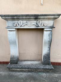 Caminetto in pietra