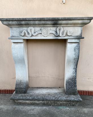Caminetto in pietra