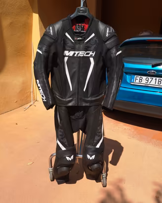 tuta moto 48 divisibile come NUOVA!!