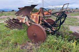 Aratro nardi bivomere