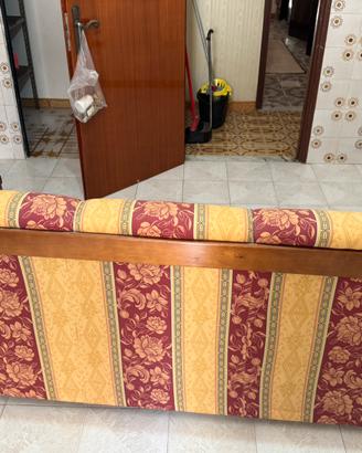 Divano 3 posti con struttura in legno