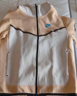 Nike tech