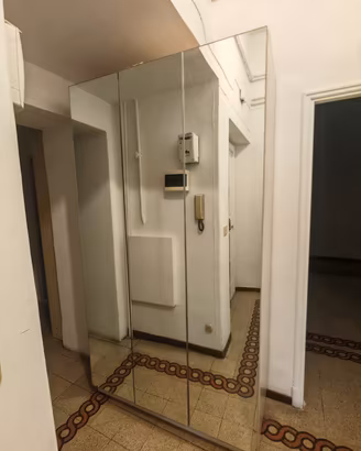 Mobile in legno con 3 ante a specchio