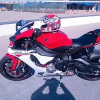 Yamaha R1 2015