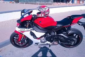 Yamaha R1 2015