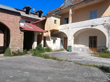 Palazzo padronale a Marcianise Ce via Isonzo 9