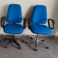 due sedie da ufficio