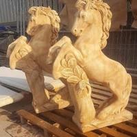 Cavalli rampanti coppia pietra giardino esterno