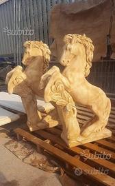 Cavalli rampanti coppia pietra giardino esterno