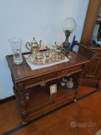 Carrello d'epoca in legno massiccio