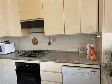 Cucina Completa di Elettrodomestici e Tavolo+sedie