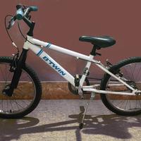 Bicicletta marca B-TWIN, raggio 20"