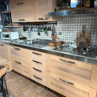 Cucina artigianale in multistrato e legno massello
