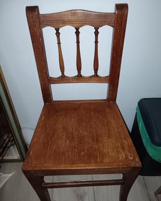 piccola sedia con intarsio vintage