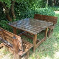 Tavolo per terrazzo o giardino e vaso grande