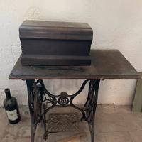 Macchina da cucire Singer con mobiletto primi '900