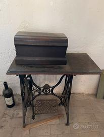 Macchina da cucire Singer con mobiletto primi '900