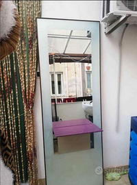 Specchio con mensola