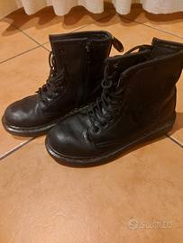 dr. martens 32