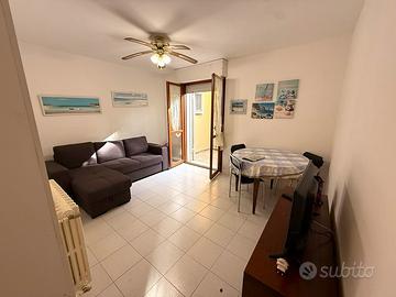 Rif. 7 trilocale seminterrato 100 mt dall mare
