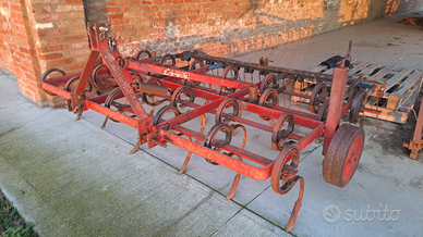Vibrocultore e rullo agricolo